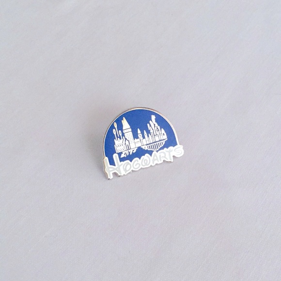 ๐50% OFF/3+...HOGWARTS Sign Pin (Harry Potter) - Picture 6 of 9